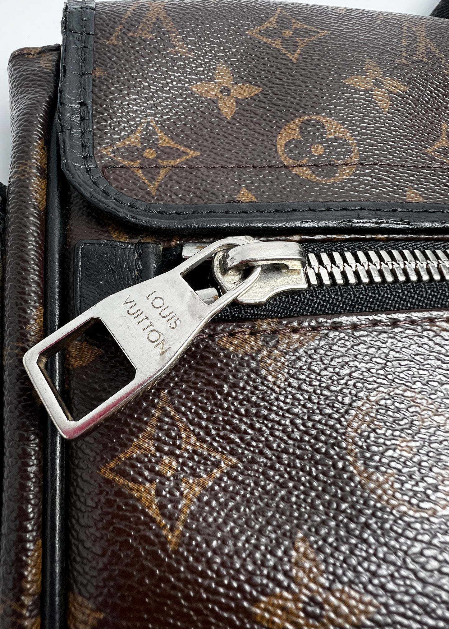 Louis Vuitton Messenger Bag